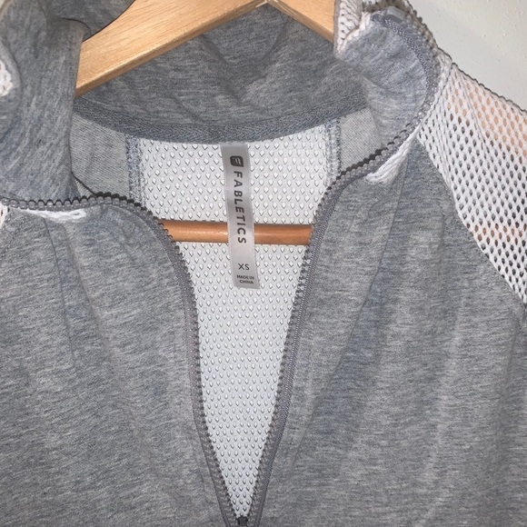 Fabletics Temecula grey mesh vest - Picture 6 of 8